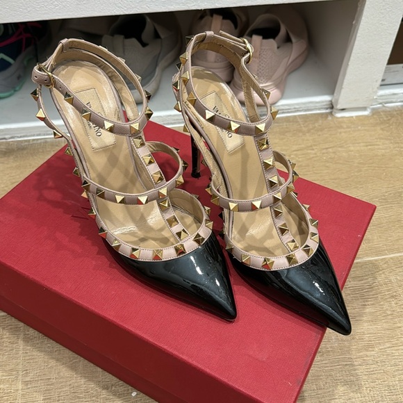 Valentino Shoes - Valentino rock studs🖤